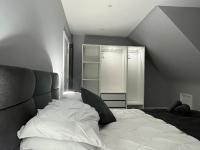 Entire spacious 4 bedroom apartment in Bournemouth - B&B