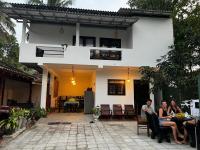 Little Villa Guest House - B&B