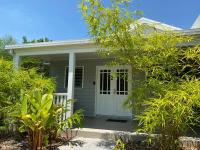 Bamboo Villa - Edge Hill Cairns Luxury Pet Friendly Sleeps 3 - Chambres d’hôtes Edge Hill