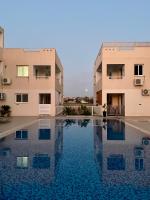 Creative 1br Pool view Apt with covered parking - Ferienwohnung Livádia