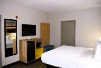 Zimmer mit Kingsize-Bett und ebenerdiger Dusche - für Personen mit eingeschränkter Mobilität geeignet/Nichtraucher