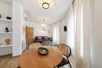 Bright stylish 1BD apt with 3 balconies-Chamberí - B&B Madrid