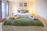 B&B Rugeley - The Den by StayStaycations - Bed and Breakfast Rugeley