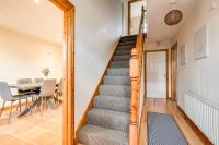 Stylish & spacious 3 bedroom entire house in Lisburn with parking - B&B