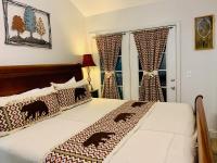 Lodge H - CABIN (Sleeps 12) - #SASQUATCHED - B&B