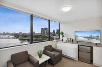 Central Brisbane Studio with Stunning River Views - B&B