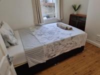 B&B Londres - Refurbished Double Bedroom - Bed and Breakfast Londres