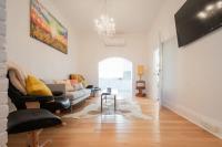 Historic Beauty in the CBD with Parking & WiFi - B&B