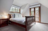 B&B Hadspen - Gracelands Swiss Inspired Home with Gorgeous Grounds - Bed and Breakfast Hadspen