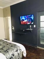 Deluxe Queen Suite