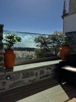 Chalé Henrique - Beachfront apartments at Calheta Beach - B&B Calheta