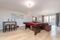 Cozy 2BR Retreat | Prime Cardiff Location - B&B Cardiff