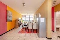 Nights in the Sky, 13th floor with city views - Ferienwohnung Edenvale