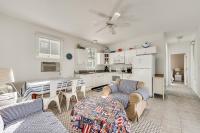 Cozy Wells Cottage with Pool Access 1 Mi to Beach! - B&B
