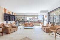 LB Vacation Rentals I A short Stroll to Palais, Beach, Terrace & Seaview - B&B Cannes