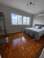 Santa Casa Ap moderno e espaçoso em frente à Santa Casa com garagem - Chambres d'hôtes Porto Alegre