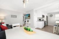 Balboa Paradise - Renovated Coastal Haven - B&B