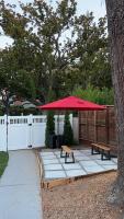 One room with one queen bed studio to rent - B&B