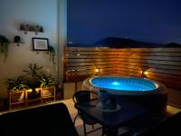 Marvinas seaside apartments, GAIA apartment & HYDOR jacuzzi apartment - Chambres d’hôtes Kremasti