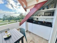 Studio face a la mer dans résidence - Bed and Breakfast Sainte-Anne