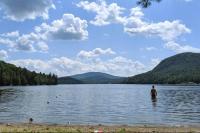 Cedar Creek! Privacy, quick walk to the beach - B&B