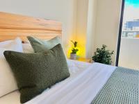 B&B Newcastle - Harbour Towers, Newcastle's Luxe Apartment Stays, Free Parking - Bed and Breakfast Newcastle