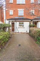 Spacious 4-bedroom townhouse in the city center with free parking - Chambres d'hôtes Oxford