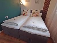 B&B Burghausen - JIRVISTA-Homes, frisch renoviert, voll ausgestattete Wohnung im EG, kontaktloser Zutritt - Bed and Breakfast Burghausen