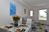 AU PORT - BRAND NEW flat w 1 bedroom, balcony, parking, AC - Chambres d'hôtes Antibes