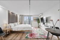 High Floor Marine Surf #2106 - Parking Included - B&B