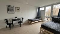 Chambre Lits Jumeaux avec Salle de Bains Commune