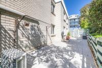 Sunset Towers, 1-25 Donald St- in the heart of town with Wi-Fi and Air Con - B&B