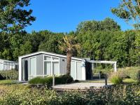 B&B Wemeldinge - Modern chalet with decorative fireplace in Zeeland - Bed and Breakfast Wemeldinge