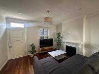 B&B Sídney - 3 Bedroom House Family Friendly Surry Hills 2 E-Bikes Included - Bed and Breakfast Sídney