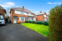 Luxury 3 Bedroom House - Garden - Parking - Interior Designed - Netflix - Wifi - 52H - B&B