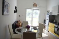 Central Apartments Preko - Bed and Breakfast