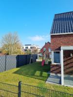 B&B Butjadingen - Ferienhaus Nordlicht mit Spielturm und eingezäunten Garten! - Bed and Breakfast Butjadingen