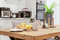 Luxurious 3 Bedroom Apartment in Park Estate - B&B