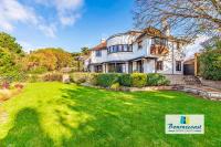 CHINE MANOR by BOURNECOAST - A Beachfront Holiday Home with a Sea View, Garden and Parking - HB9555 - Chambres d'hôtes Bournemouth
