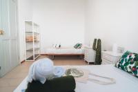 Einzelbett im Schlafsaal für Frauen mit Gemeinschaftsbad