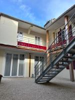 La terrasse : Appartement chic 2 chambres au coeur de Pau - B&B Pau