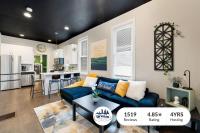 Stylish 2 BDR Coach House Steps From The Lake - B&B