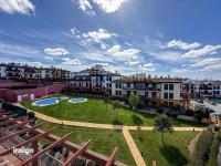 Bright 3 Bedroom Penthouse Apartment MAT001 - B&B