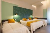 Quintuple Room