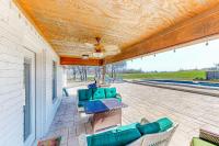 Dog-Friendly Cameron Home with Pond and Poolside Patio - B&B Cameron