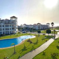 Seaside Poolside Apartment - B&B