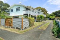 Whole House Sleeps 12 AC -Wifi - Pool - B&B