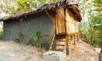 Carabao Lodge - 2 bedroom house with AC & plunge pool - Bed and Breakfast