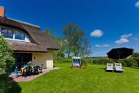 Reetdachhaus Eibe 2, Kaminofen, Sauna, 8 Personen, W-Lan - Bed and Breakfast