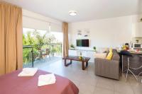 Lucile - Coralli Beachfront Apartment - B&B Paralímni